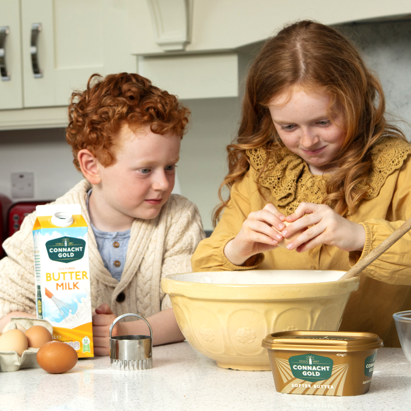 Connacht-gold-family-kids